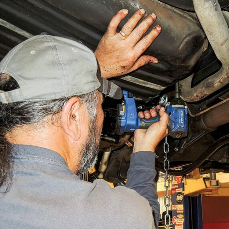 Kraftstofftank austauschen – Ursachen, Anzeichen und Tipps zur richtigen Pflege